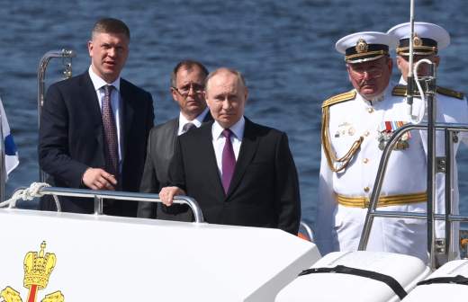 
                    В Минтрансе назвали развитие потенциала в области судостроения приоритетом РФ

        