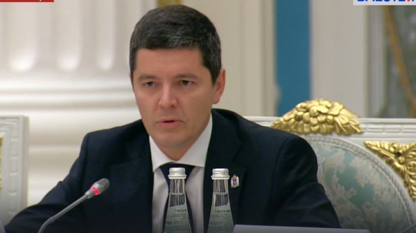Губернатор Ямала Артюхов прямо на совещании признался, что планирует второго ребёнка