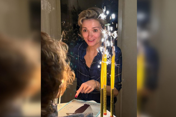 Надежда Михалкова отметила с родными 39-летие &mdash; без макияжа и в домашней одежде