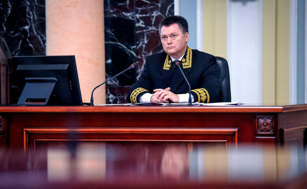 
                    Краснов призвал внедрять в работу судов искусственный интеллект
                