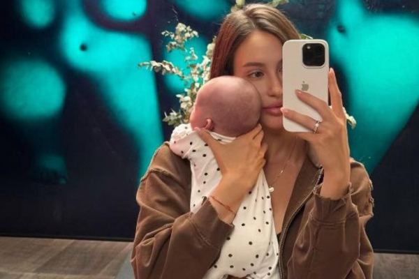 Невеста Тимати собрала чемоданы и уехала &mdash; дочку забрала с собой
