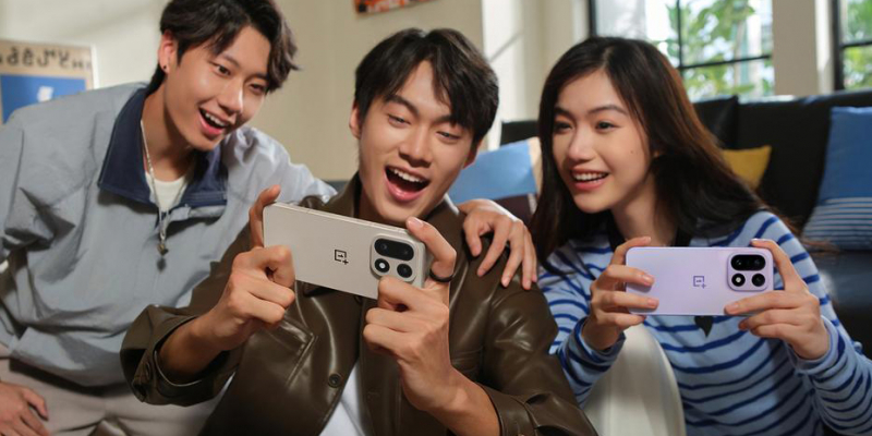 Представлен флагман OnePlus 15 с батарейкой 7 300 мА&middot;ч &mdash; и его упрощённая версия OnePlus Ace&nbsp;6