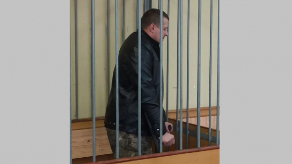 Мужчина, пытавшийся провезти оружие в колонию, останется под стражей до 13 января