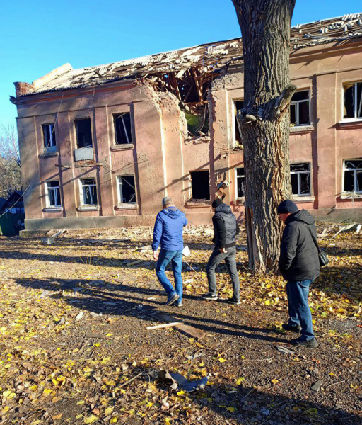 
                    Мужчина пострадал при ударе ВСУ по жилому дому в Свердловске в ЛНР
                