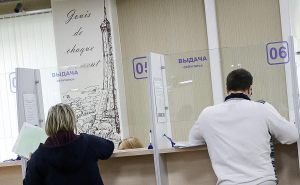 
                    Посольство Франции ответило на сообщения о визовых ограничениях россиянам
                