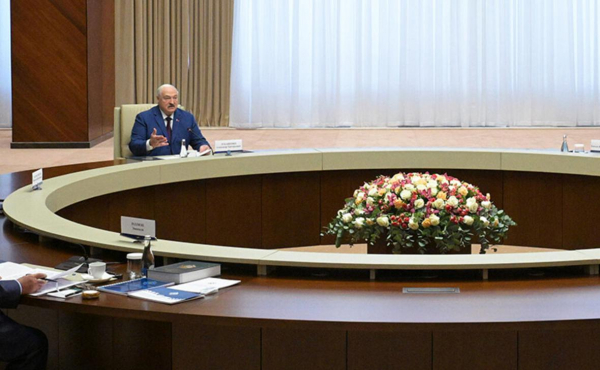 
                    Лукашенко счел работоспособным мирный план США, хотя он создан &laquo;в спешке&raquo;
                