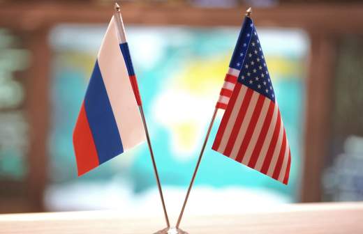 
                    СМИ узнали о приостановке сенатом США рассмотрения санкций против РФ

        